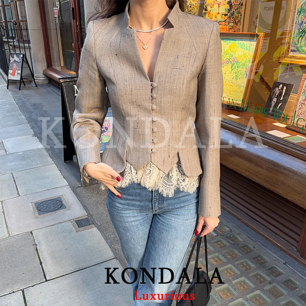 Blazer med blondeinspirerede detaljer