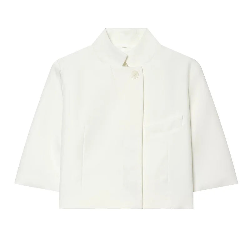 Hvid kort blazer med asymmetrisk snit