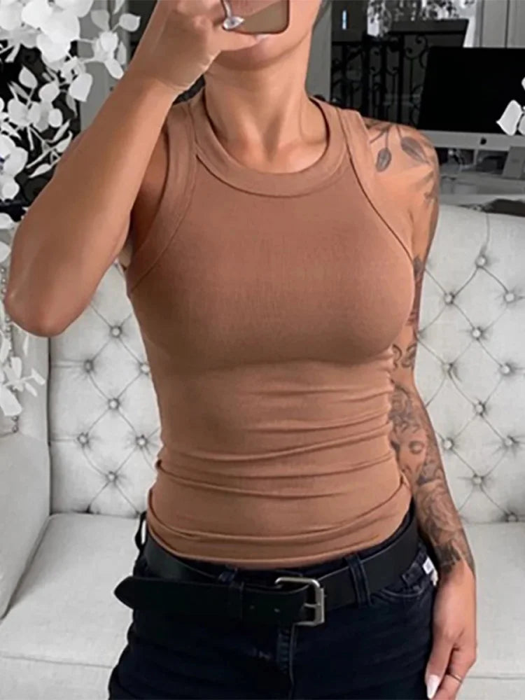 Ribbet tanktop med rund hals