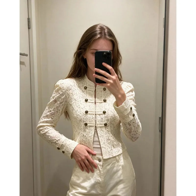 Kort vintagejakke med blonde og knudedetaljer
