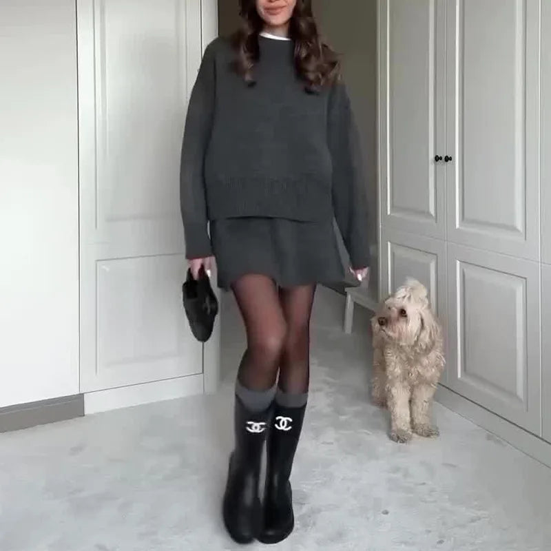 Preppy 2-delt Striksæt med Sweater og A-formet Mini-nederdel