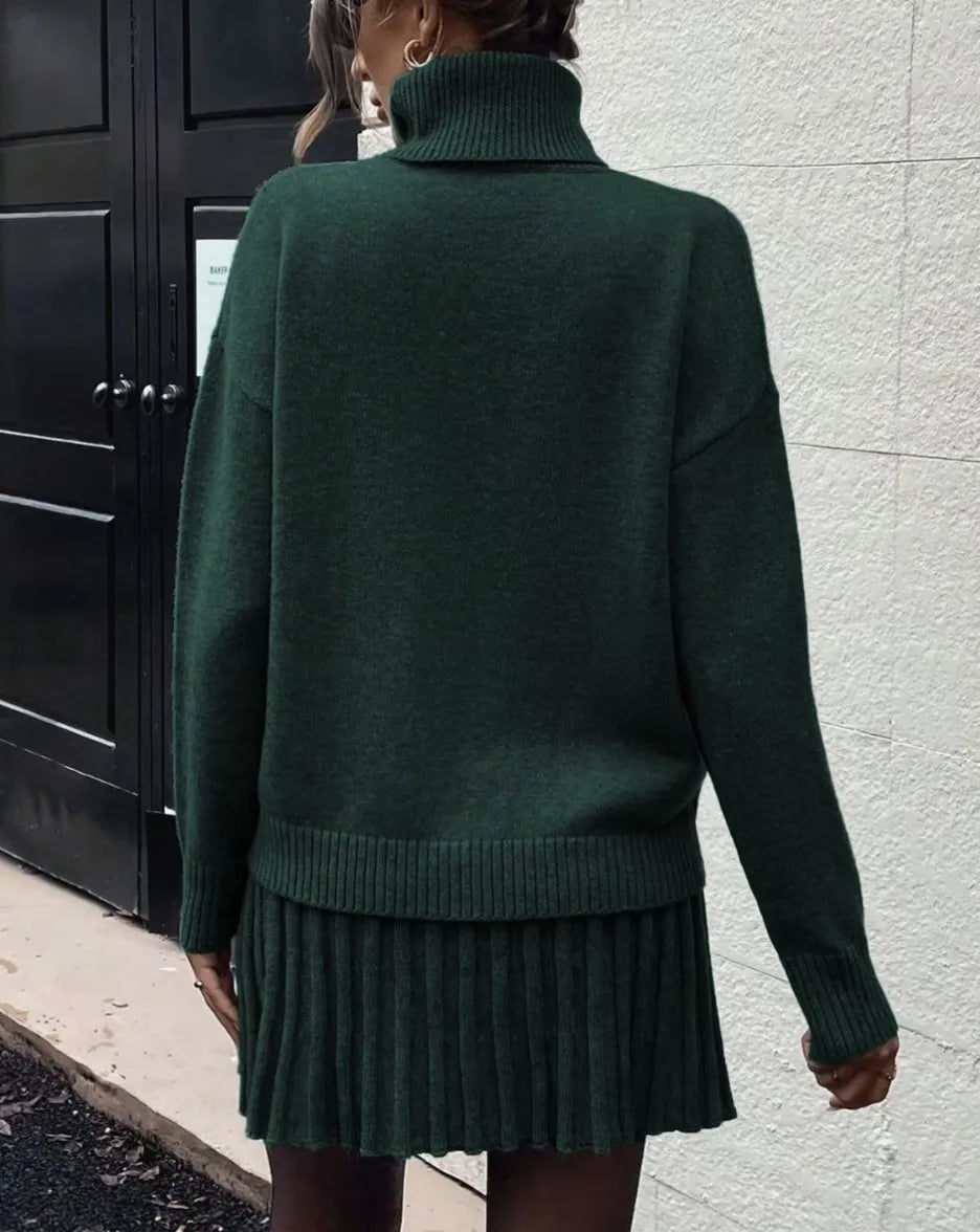 Elegant 2-delt Striksæt med Rullekravebluse og Højtaljet Plisseret Mini-nederdel